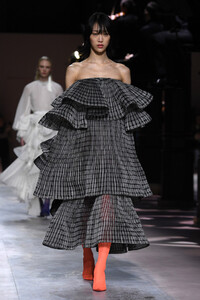 393494415_GivenchyRunwayParisFashionWeekHauteCouture2f_v8isEBFjx.thumb.jpg.9ffbfeae0675d8c7427d3461024ddbac.jpg