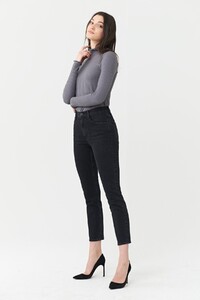 3x1-Colette-Slim-Crop-Jean-Kuro-side.jpg