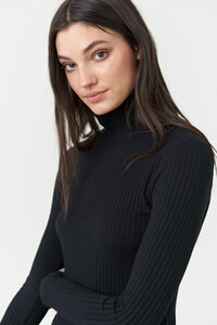 3x1-Ribbed-Turtleneck-Black-F19-closeup.jpg