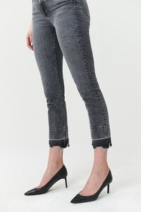 3x1-Shelter-Slim-Crop-Jean-Guild-hemdetail.jpg