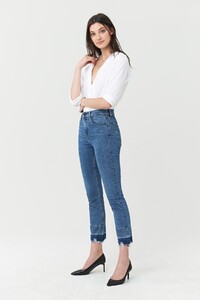 3x1-Shelter-Slim-Straight-Crop-Jean-Carla-side.jpg