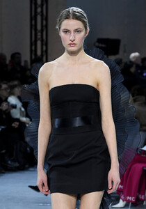 401408615_AlexandreVauthierRunwayParisFashionWeekNqPPpsIIioWx.thumb.jpg.ab94d4e2c212c1b98f089559dfbeaa35.jpg