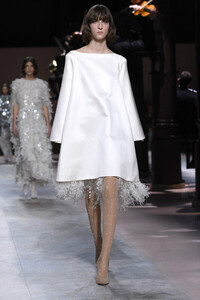 403783245_GivenchyRunwayParisFashionWeekHauteCoutureH8J9u1WtqGxx.thumb.jpg.9b435317b153606b7e0cd0f9fea4db51.jpg