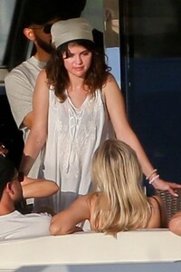       gom030120BZNimage24.jpg