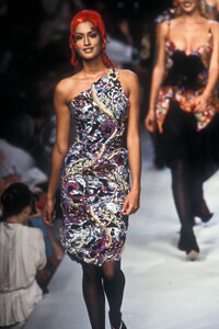 45777761_Chanel1992HauteCouture34.thumb.jpg.e97368fe47fd9d4c50b1d59dfef3ea32.jpg