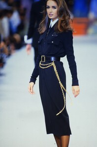 464032360_chanel-ss-1992(4).thumb.jpg.2ab262e2d3be5ce0b64222d84eb1a250.jpg