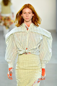 466782475_DamoWangRunwaySeptember2019NewYorkFashion_V54QKiN7gsx.thumb.jpg.99e728e33fd6fbd1894bfd115c910f66.jpg