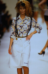 472920552_chanel-ss-1994(15).thumb.jpg.49c5d2e698c483f273996aba8fb06c20.jpg