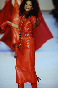 482005797_chanel-fw-1992(8).thumb.jpg.6ddebf9e9b0b1b6de62a2960ad55b2ad.jpg