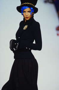 500730747_chanel-hc-fw-1992(3).thumb.jpg.5413dbbb847cbf9d5827ab5a4b450346.jpg