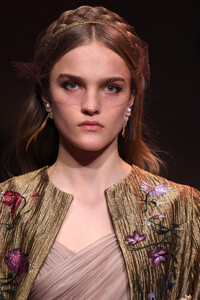 527708068_DiorRunwayParisFashionWeekHauteCoutureacj74Ks7F3nx.thumb.jpg.3309b356923324f8491495ceab00593b.jpg