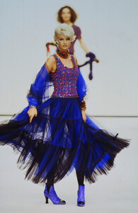 531652473_chanel-fw-1991(15).thumb.jpg.5ce45f17300c61444442876711712405.jpg