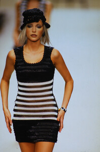 549306135_chanel-ss-1994(7).thumb.jpg.b27c898df82056a2ff81be3318b5d5d1.jpg