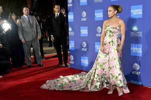 Jennifer+Lopez+31st+Annual+Palm+Springs+International+XAGyAmyEjwex.jpg
