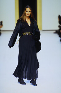 566962865_chanel-fw-1992(2).thumb.jpg.5845c2c1f7e5c592c5399d52c6975985.jpg