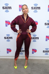 Alicia+Keys+Visits+SiriusXM+Hollywood+Studio+Woirx4cJrTyx.jpg