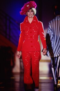 596077924_versace-hc-fw-1993(4).thumb.jpg.b90e18b89f022b625b7881c28ae5a2d3.jpg