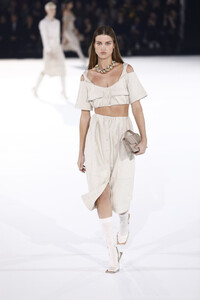 606894263_JacquemusRunwayParisFashionWeekMenswearQQzrVjY_94Bx.thumb.jpg.ccd22f840859aa21578b825b8b1fff9c.jpg