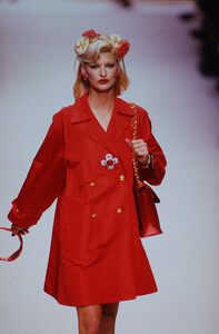 647114138_chanel-ss-1995(7).thumb.jpg.057cc6e2709fa487d168905f5f9b9b96.jpg