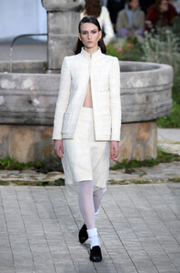 650563951_ChanelRunwayParisFashionWeekHauteCouture4F-30tCS9qtx.thumb.jpg.fe3606cb25d14fc999c89f7c8548ec49.jpg