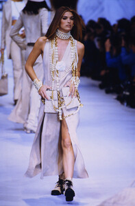 655927843_shana-chanel-ss-1993(3).thumb.jpg.96e0ff1d61a52e5c6415cd9c99d0bd17.jpg