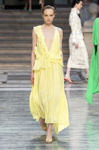 656306396_VictoriaBeckhamSpring2020ZRqoVAGka8Vx.thumb.jpg.8c49080fda512e22033c4d4bce0acd2e.jpg