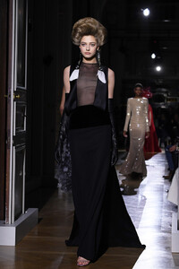 66406329_ValentinoRunwayParisFashionWeekHauteaoK-uJ-fQ9gx.thumb.jpg.a6f1cc6156e27e1637a97103caf9c1b2.jpg