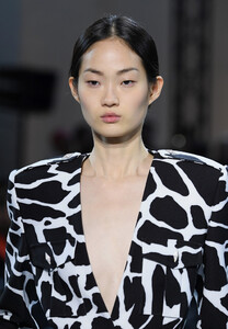684130151_AlexandreVauthierRunwayParisFashionWeekERIotu7nnLnx.thumb.jpg.901cc5790e664b8d2751c98428701726.jpg