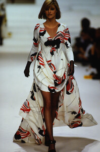 688620091_chanel-hc-ss-1994(21).thumb.jpg.1bd4ee0573e947f95a50bff22c4c8229.jpg