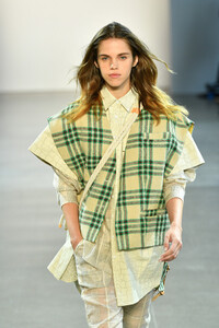 691985961_DamoWangRunwaySeptember2019NewYorkFashionqOqo5lp1Qdwx.thumb.jpg.9de4b48f41f0d9b78f717a16e35424b3.jpg