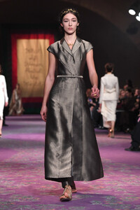 695326896_DiorRunwayParisFashionWeekHauteCoutureZuagkw-aOvHx.thumb.jpg.71b86ad4c3ccba19086d344181f98030.jpg