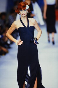 695385630_chanel-ss-1992(3).thumb.jpg.13363ebe46a79a33fbead6b3477ee206.jpg