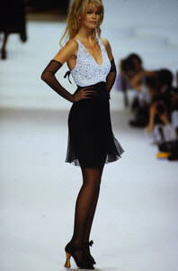 696546479_chanel-hc-ss-1994(10).thumb.jpg.36ea31e44727f1e8726eec6ace3ef40c.jpg