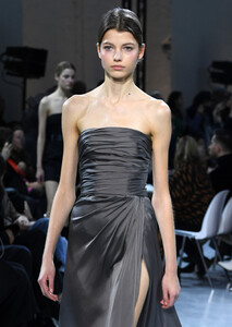 702873833_AlexandreVauthierRunwayParisFashionWeekj20S91ZuX2kx.thumb.jpg.e6cf792b2f02b8249e724f390266ed2b.jpg