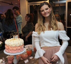       pey120120BZNimage109.jpg
