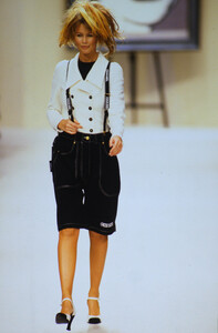 731091835_chanel-ss-1994(2).thumb.jpg.bc138691a22c5a3ff8e6c42acb418752.jpg