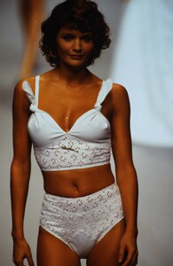 738766015_chloe-ss-1995(16).thumb.jpg.b7634151aa985ff459a8615deffb9831.jpg