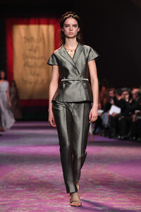 746723625_DiorRunwayParisFashionWeekHauteCouturefk54qOvmOYPx.thumb.jpg.beb511f976a87a3b11f95386691b37b5.jpg