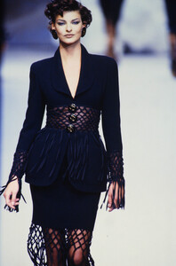 752681233_chanel-hc-ss-1992(2).thumb.jpg.8dce6d1e400d4c177d5f138b09baa9d9.jpg