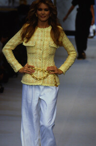 757251091_chanel-ss-1993(2).thumb.jpg.c6d4a168b79dc092f0a02aee35bf0144.jpg