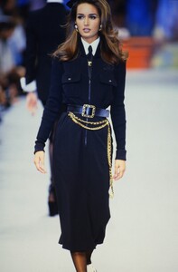 758486684_chanel-ss-1992(2).thumb.jpg.7cc5a1caa2506bcb62fd1c88d9bcbc0b.jpg