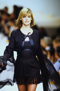 760148731_chanel-hc-ss-1994(14).thumb.jpg.222840dbc8b7681813644aec0afb5d4f.jpg