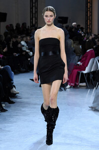 760486599_AlexandreVauthierRunwayParisFashionWeek8xbYFKUdHy3x.thumb.jpg.0e0a5f05aba2c6cd8c7a7e6c6d2c9e49.jpg