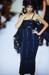 767956513_chanel-fw-1992(6).thumb.jpg.b7170616f9a46ccabb818cf3a51238ae.jpg