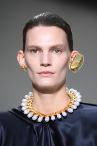 778432331_SchiaparelliRunwayParisFashionWeekHauteGrfd-gZjZZLx.thumb.jpg.32fe0999c406fab1e59429aea7bf37b2.jpg