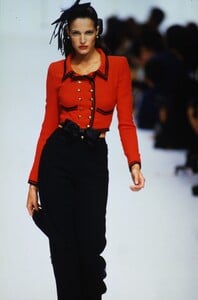 781035423_chanel-hc-fw-1994(29).thumb.jpg.99281de1715cd932ea43e365f051a474.jpg