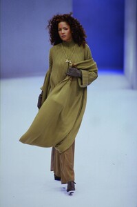 783436817_salvatore-ferragamo-fw-1993(3).thumb.jpg.a1b4c97e233c9598a864e20987576cf2.jpg
