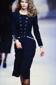 785843087_chanel-hc-ss-1992(10).thumb.jpg.55f2f0fee0d23c05022e2303644cbac6.jpg