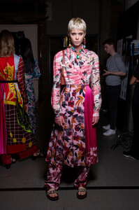803706515_Ports1961Spring2020Backstagehcy54wn078ox.thumb.jpg.41beb90d2536c7178a02856f664c70b0.jpg