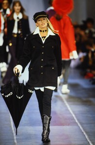 805094510_chanel-fw-1993(3).thumb.jpg.d8cedc36a7762940a248130e0bd61272.jpg